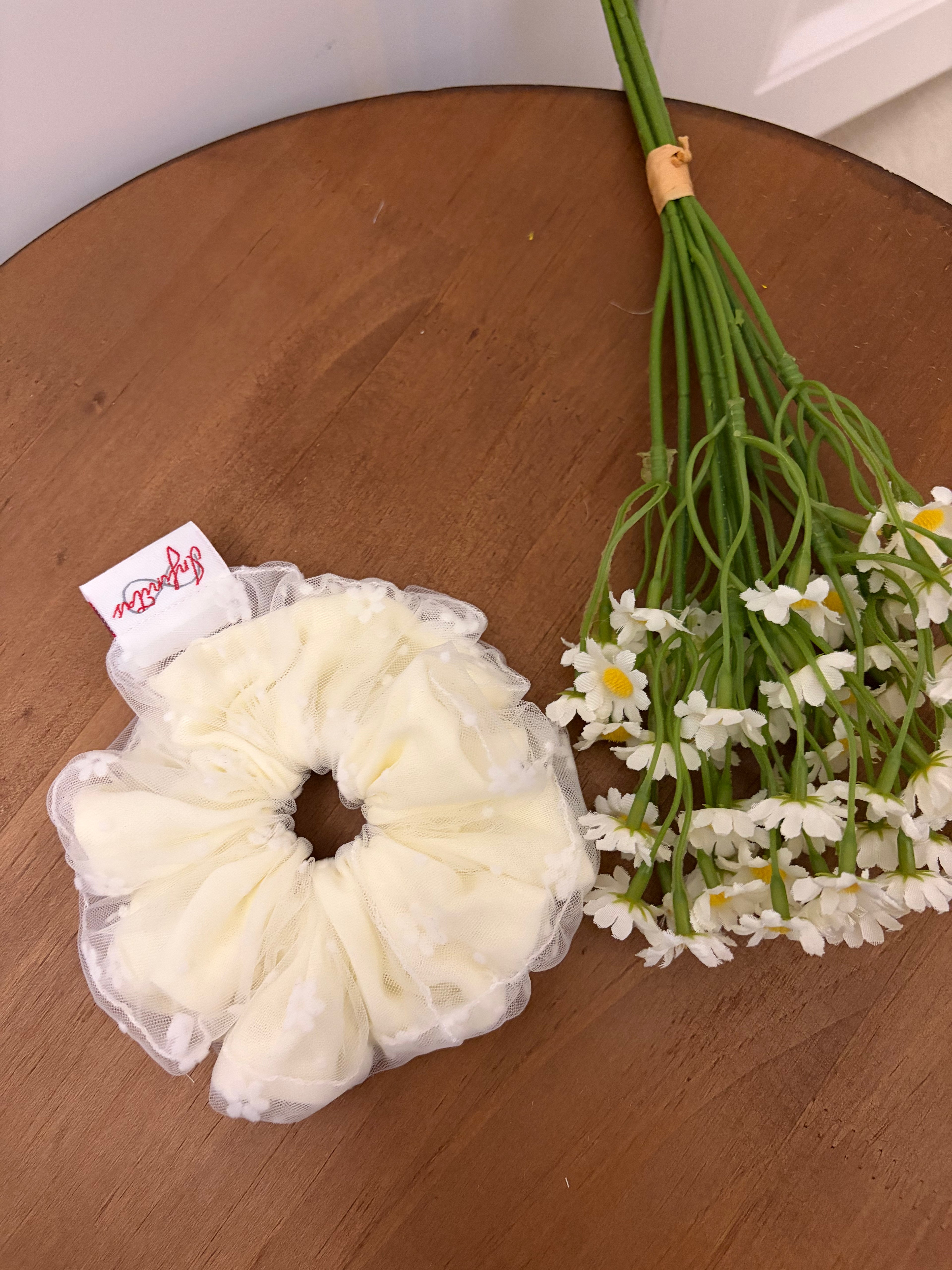 奶白紗邊碎花髮圈 Cream Tulle Floral Scrunchie