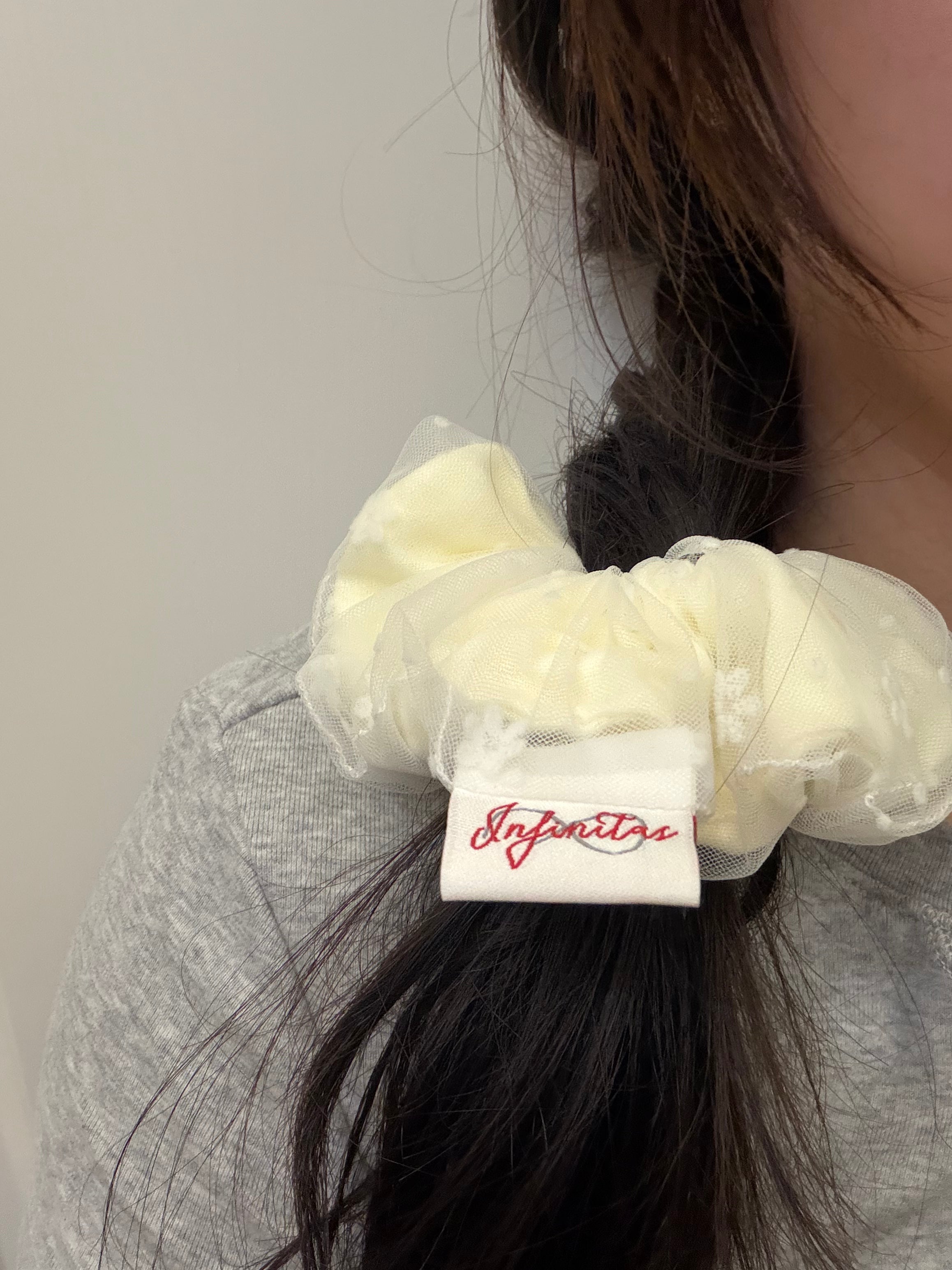奶白紗邊碎花髮圈 Cream Tulle Floral Scrunchie