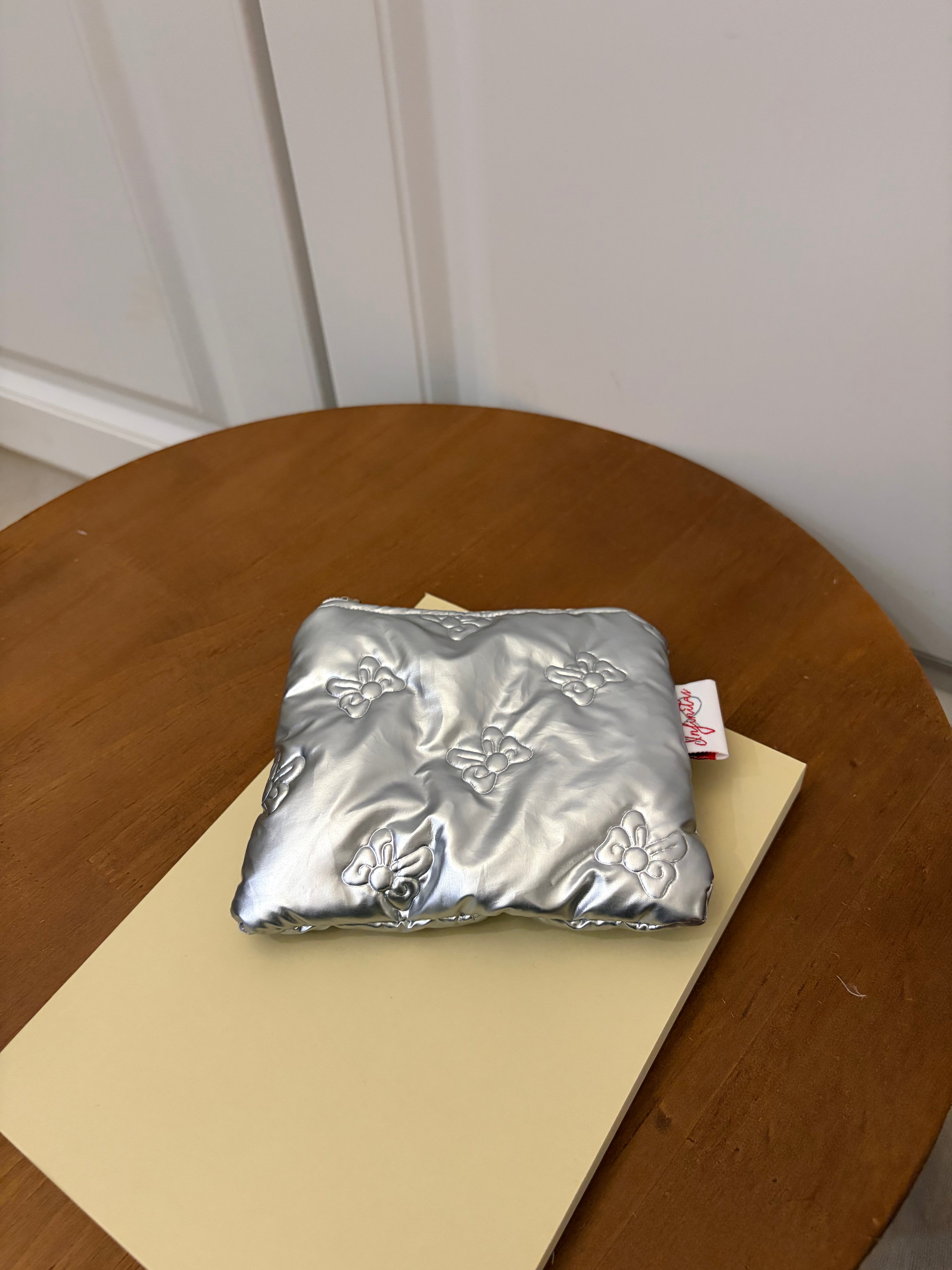 亮面銀蝴蝶結小物袋 Shiny Silver Bow  Zipper Pouch
