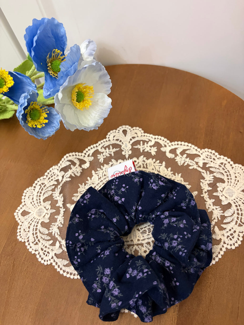 藏青色紫碎花發圈 Navy Scrunchie with Purple Blooms