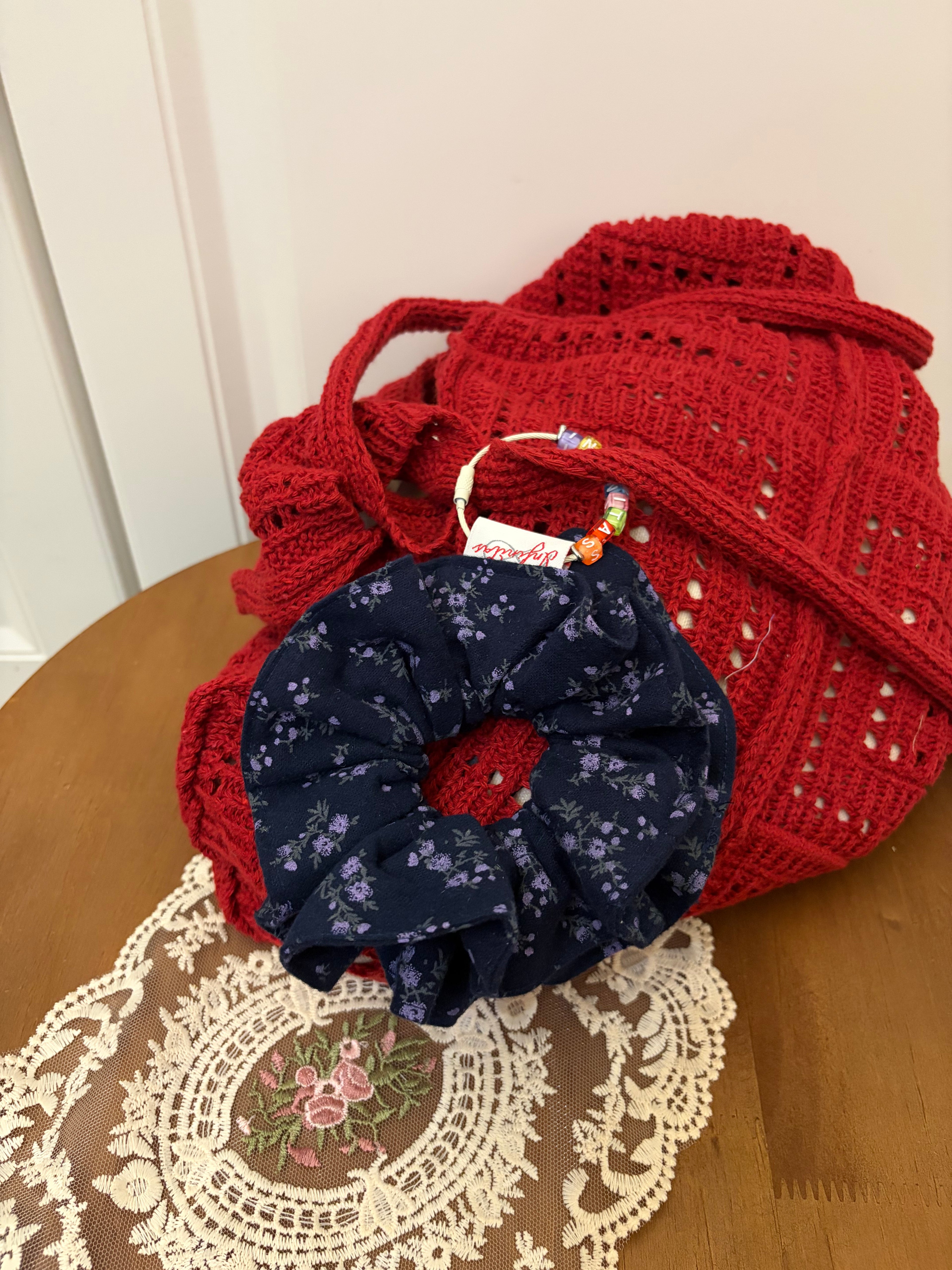 藏青色紫碎花發圈 Navy Scrunchie with Purple Blooms