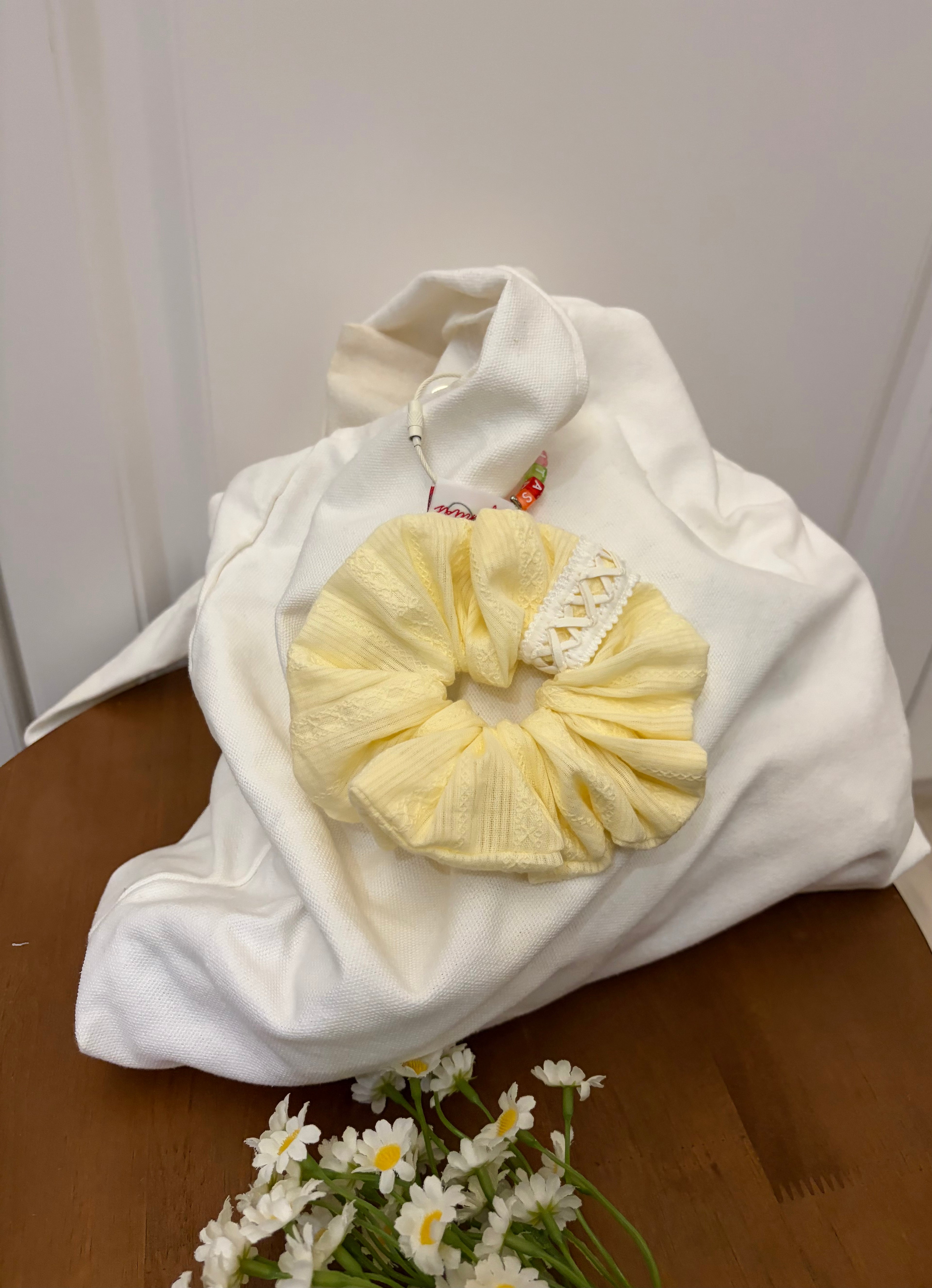 淺黃蕾絲髮圈 Light Yellow Lace Scrunchie